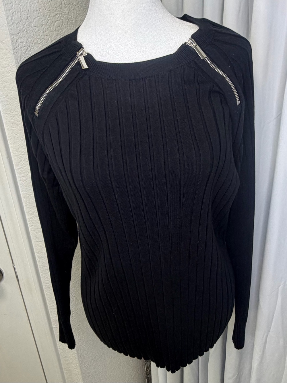 International Concepts Black Ribbed Sweater Shoulder Zippers Moto XL